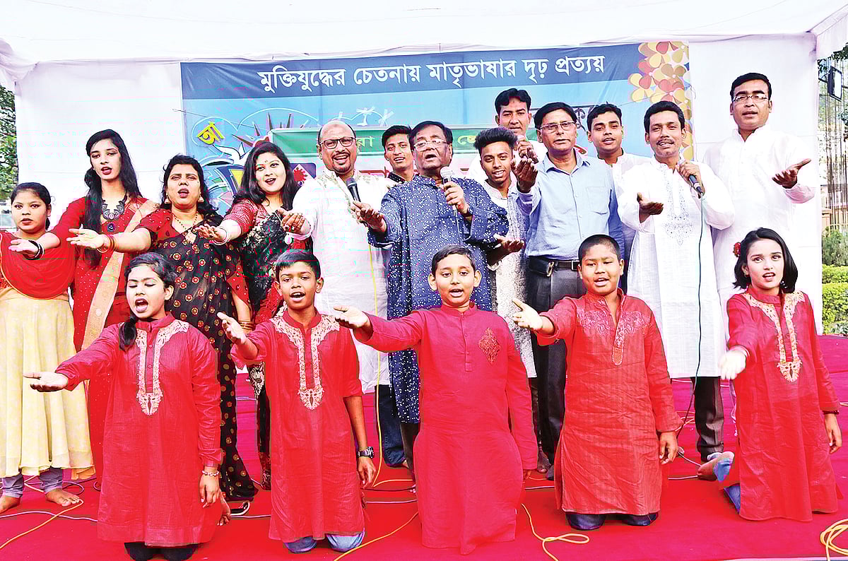 প্রায় ৫০ জেলায় অনুষ্ঠান করেছেন ইয়ুথ কয়্যারের শিল্পীরা। প্রতিটি গানে রয়েছে সমাজকে জাগানোর বার্তা