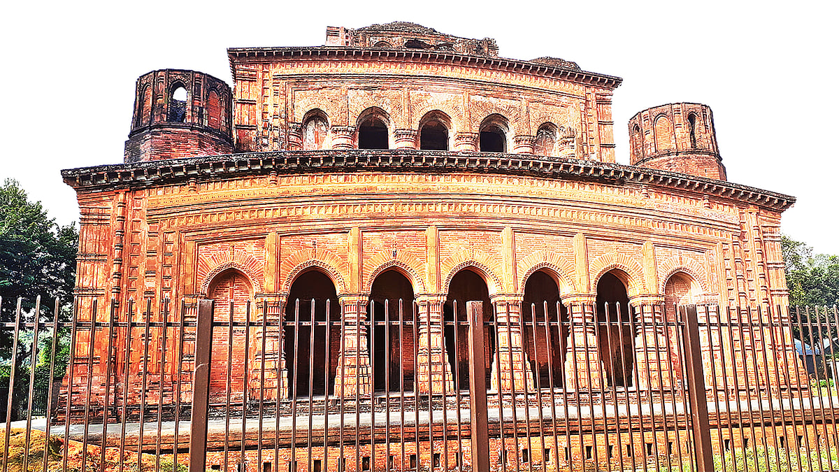 বিশ্বকর্মা নামের এক শিল্পী মন্দিরটি তৈরি করেন বলে জনশ্রুতি