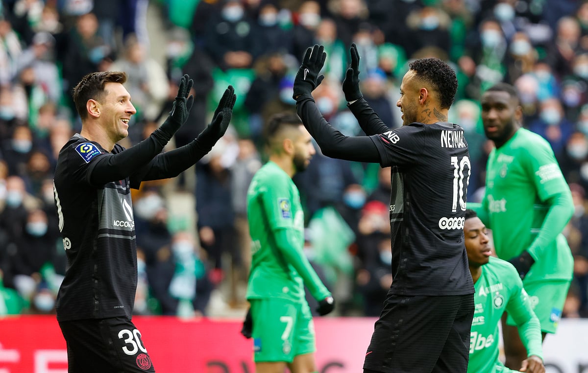 মেসি গোলে সহায়তার হ্যাটট্রিক করেছেন, নেইমার মাঠ ছেড়েছেন চোট পেয়ে