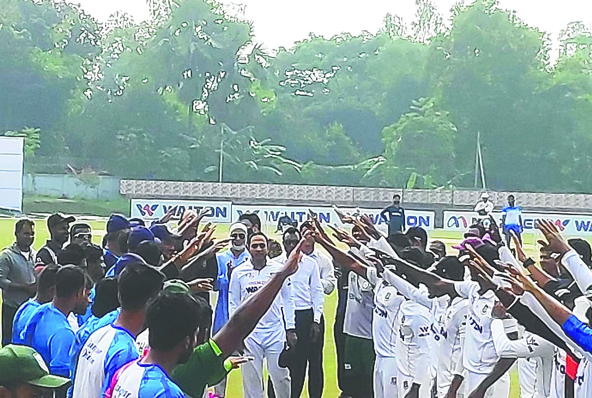 এমন সম্মান নিয়েই কাল শেষবার ক্রিকেটার হিসেবে মাঠ ছাড়লেন তুষার ইমরান