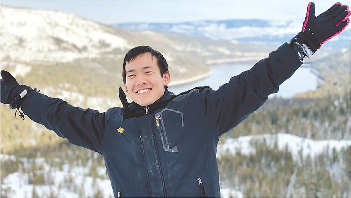 যুক্তরাষ্ট্রের নিউইয়র্ক শহরের চাকুরে ও বাসিন্দা জন ইয়ান তাঁর বেতনের ১৫ শতাংশ জনহিতকর কাজের জন্য দেন