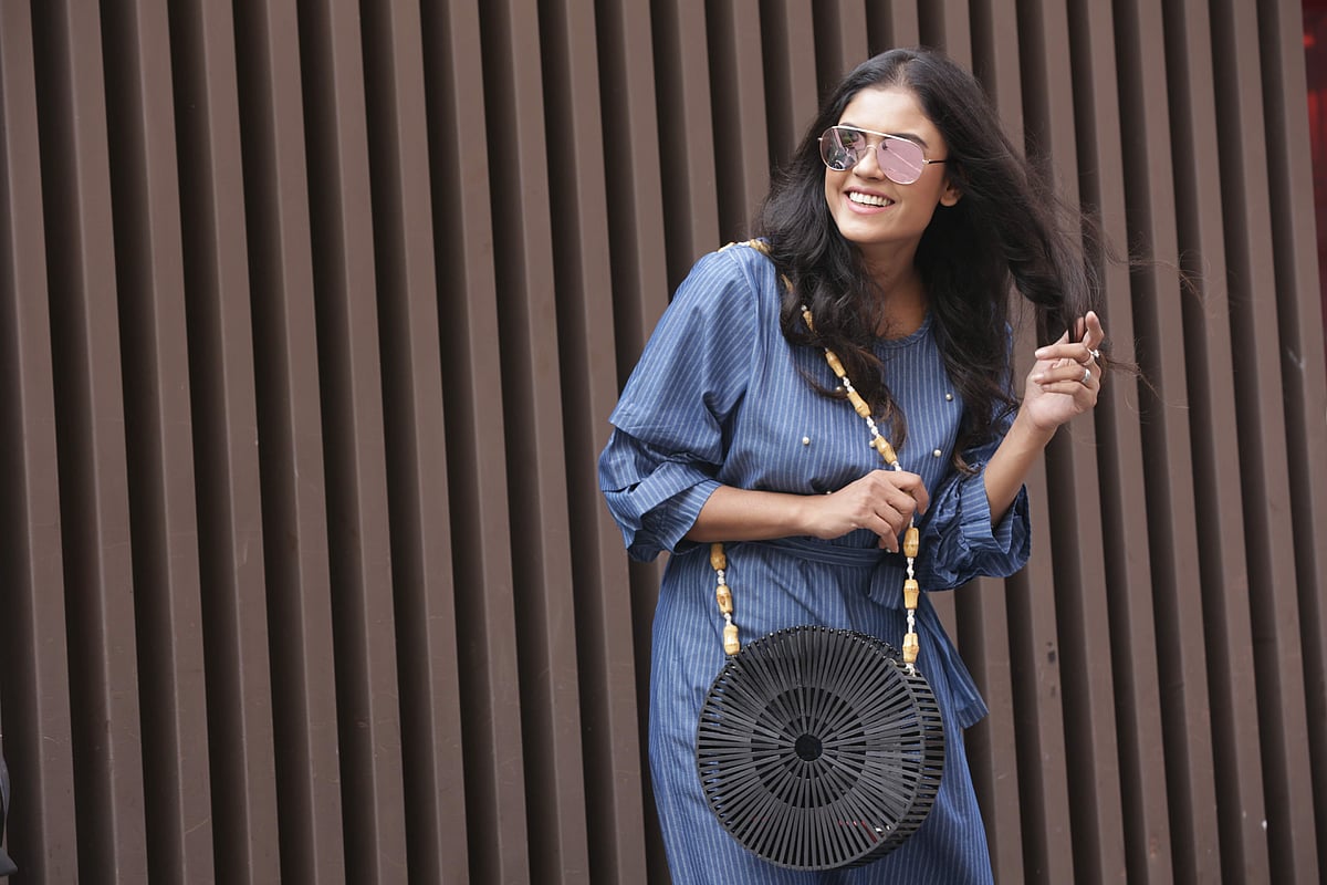 নানা নকশার বড় ব্যাগ ছিল চলতি ধারায়