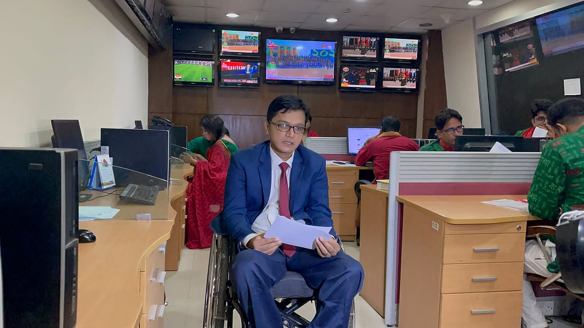 বিজয় দিবসে সংবাদ উপস্থাপকের দায়িত্বপালন করেন হেদায়েতুল আজিজ