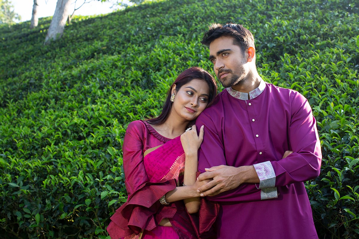 নতুন জীবন শুরুর গল্প তুলে ধরা হয় প্রি-ওয়েডিং ফটোশুটে। নকশার এ আয়োজনে মডেল হয়েছেন সায়রা ও রেহান