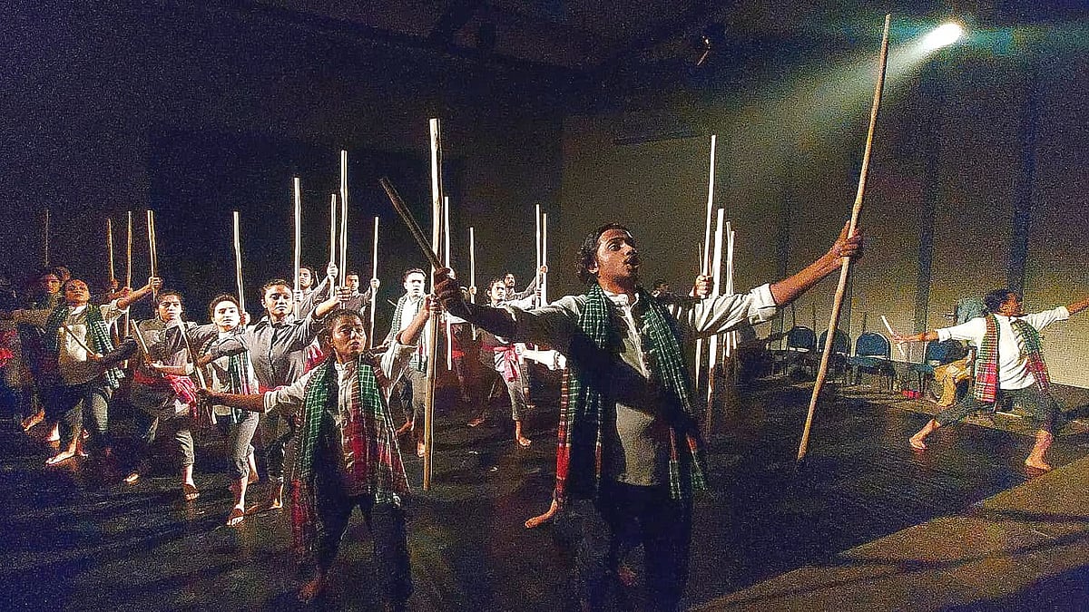 ঢাকা বিশ্ববিদ্যালয়ের শতবর্ষ এবং বাংলাদেশের স্বাধীনতার সুবর্ণজয়ন্তী উপলক্ষে থিয়েটার অ্যান্ড পারফরম্যান্স স্টাডিজ বিভাগ মঞ্চে নিয়ে আসছে ‘উদয়ের পথে এই আলোক তীর্থে’