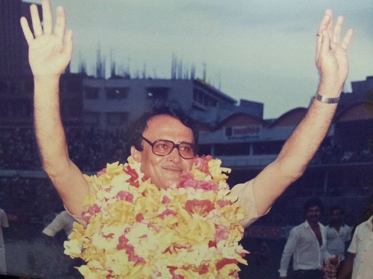 কোচিং থেকে অবসর নেওয়ার পর অসহায় জীবন যাপন করছিলেন গফুর বালুচ। তাই তাঁর জন্য ১৯৮৫ সালে বঙ্গবন্ধু জাতীয় স্টেডিয়ামে ব্রাদার্স ইউনিয়ন ও আবাহনী লিমিটেডের মধ্যকার চ্যারিটি ম্যাচের আয়োজন করেছিলেন তাঁর শিষ্যরা। সে ম্যাচ শুরুর আগে হাত নেড়ে দর্শকদের শুভেচ্ছা জানাচ্ছেন তিনি