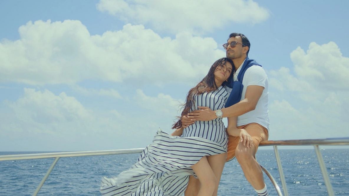 মালদ্বীপের হিমাফুশি আইল্যান্ড ও হুমহুমালে আইল্যান্ডে শুটিং হয়েছে গানটির