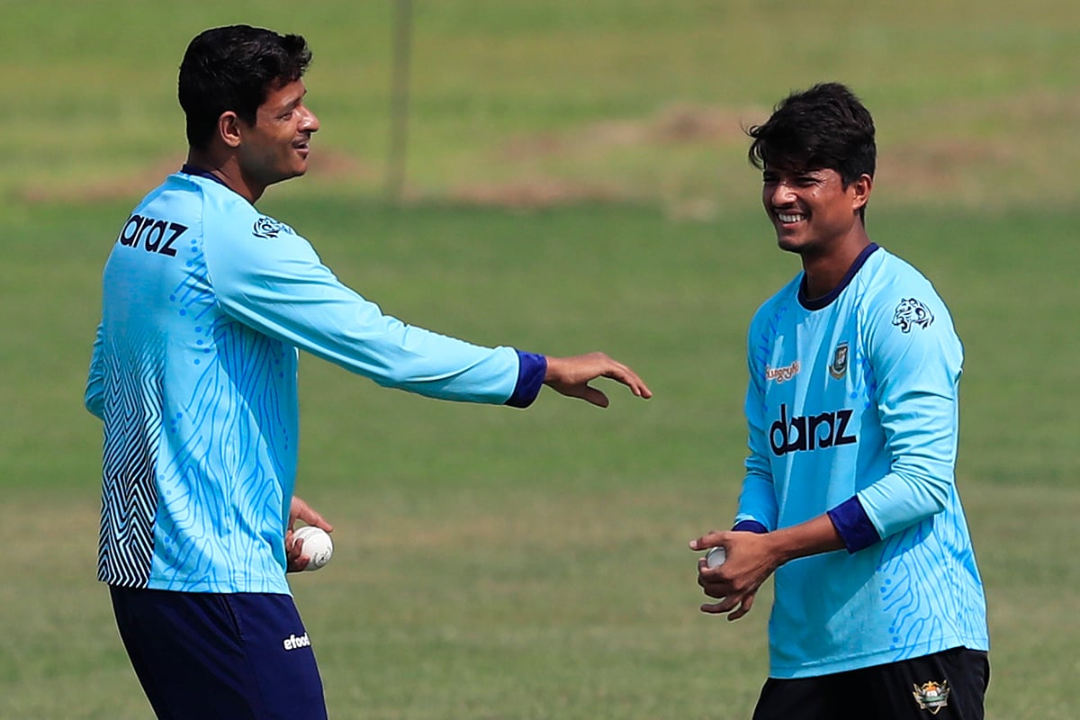 দলের সঙ্গে সংযুক্ত আরব আমিরাতে যাচ্ছেন না বিশ্বকাপ দলের স্ট্যান্ডবাইয়ে থাকা মেহেদী হাসান