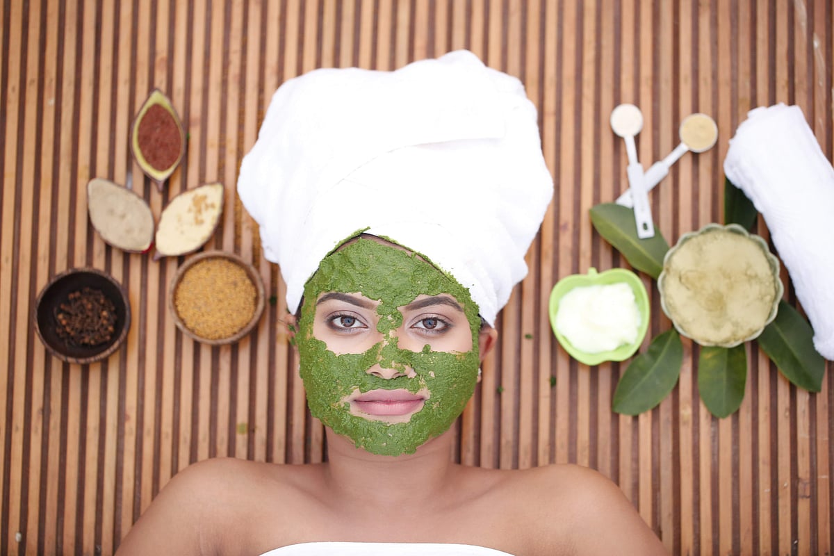 ত্বক ও চুলের যত্নে প্রাধান্য পেয়েছে ঘরোয়া উপকরণ