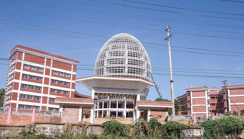 ভূমিকম্প নিয়ে দেশের একমাত্র গবেষণা কেন্দ্র ইনস্টিটিউট অব আর্থ-কোয়াক ইঞ্জিনিয়ারিং রিসার্চ (আইইইআর) আছে চুয়েটে