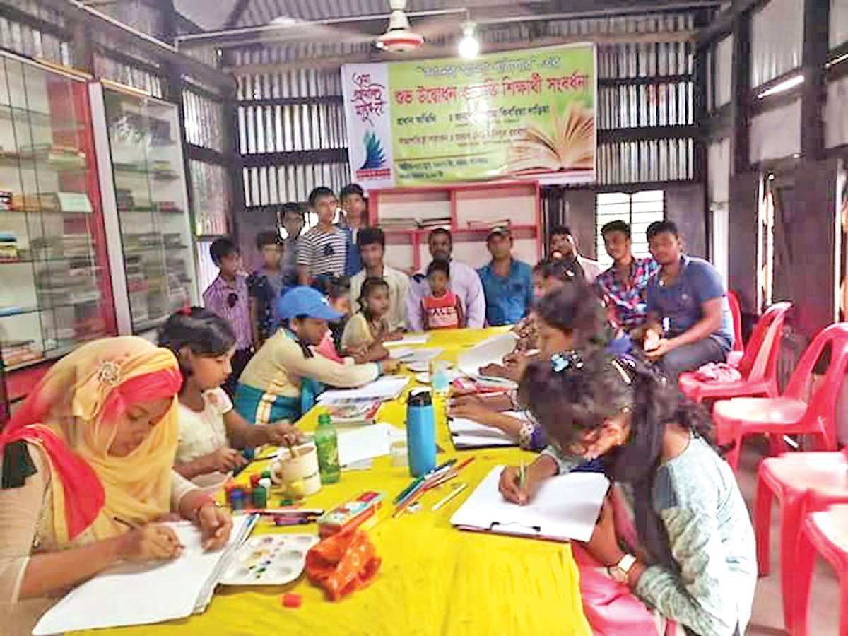 বিভিন্ন বয়সের পাঠকে মুখর থাকে পাঠকক্ষ। চলে সুন্দর হাতের লেখা প্রতিযোগিতা, চিত্রাঙ্কন প্রতিযোগিতার আয়োজন