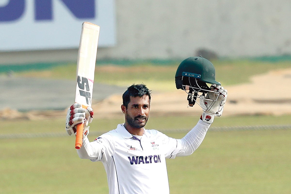 দ্বিতীয় ইনিংসে ১০০ ছোঁয়ার পর শুভাগত হোম। গতকাল মিরপুরে বিসিএলের ফাইনালে