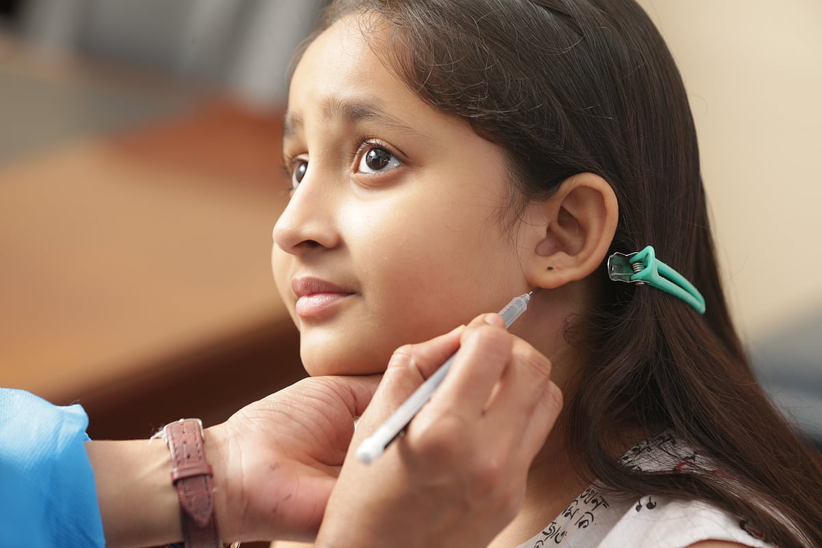 কান ছিদ্র করার আগে জায়গা নির্দিষ্ট করে নিন