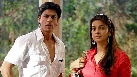 সিনেমার দৃশ্যে শাহরুখ খান ও জুহি চাওলা। আইএমডিবি