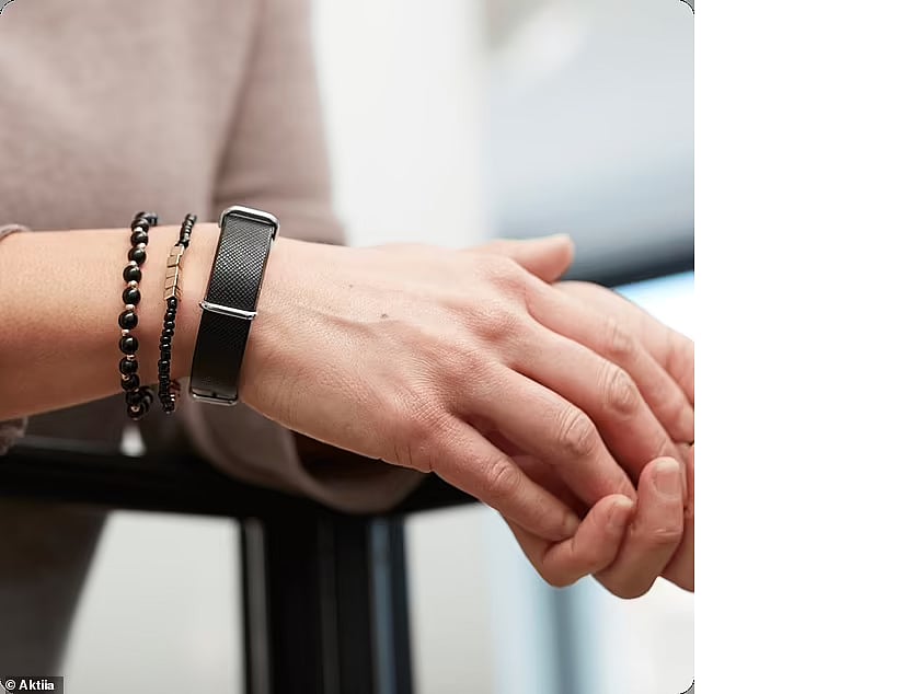 ‘আকতিয়া’ ব্রেসলেট