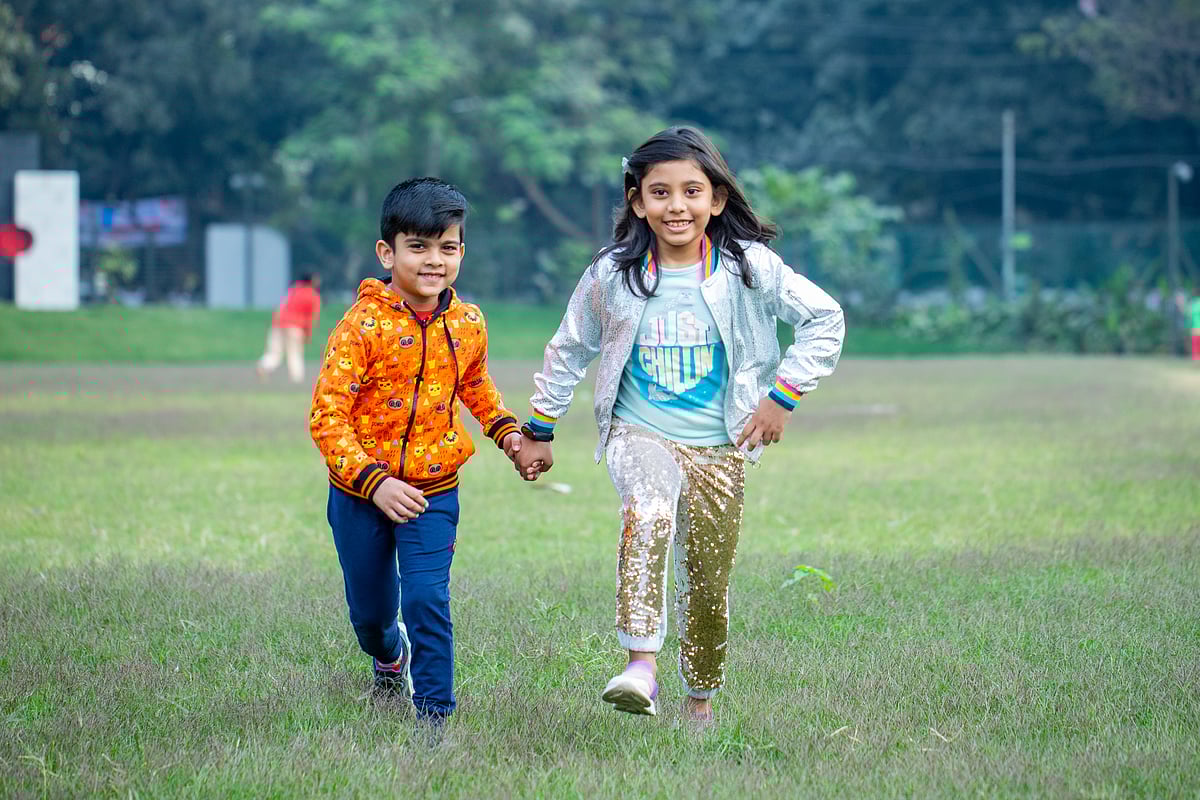 ছোটদের শীত পোশাকে উজ্জ্বল রং আর চুমকির ব্যবহার