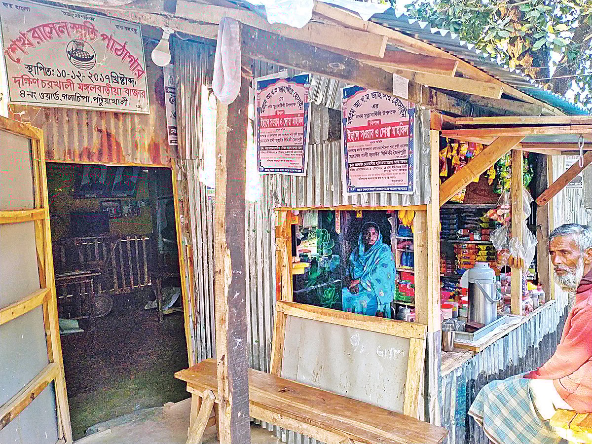 পটুয়াখালীর গলাচিপা উপজেলার গলাচিপা ইউনিয়নের দক্ষিণ চরখালী মঙ্গলবাড়ীয়া বাজারে পাউবোর জমি দখল করে নির্মিত চায়ের দোকান