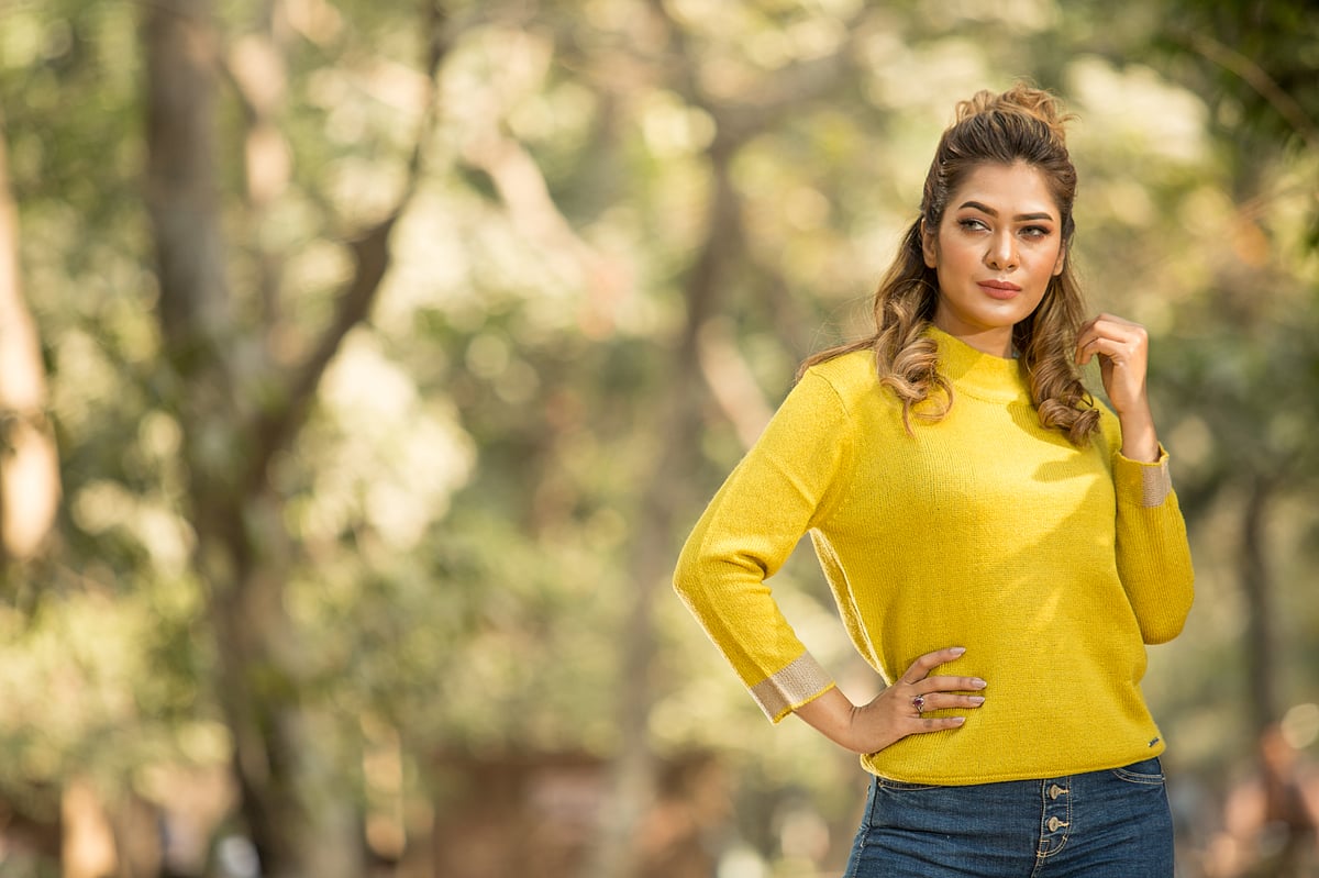 উজ্জ্বল রঙের ব্যবহার করা হচ্ছে এ মৌসুমের পোশাকে