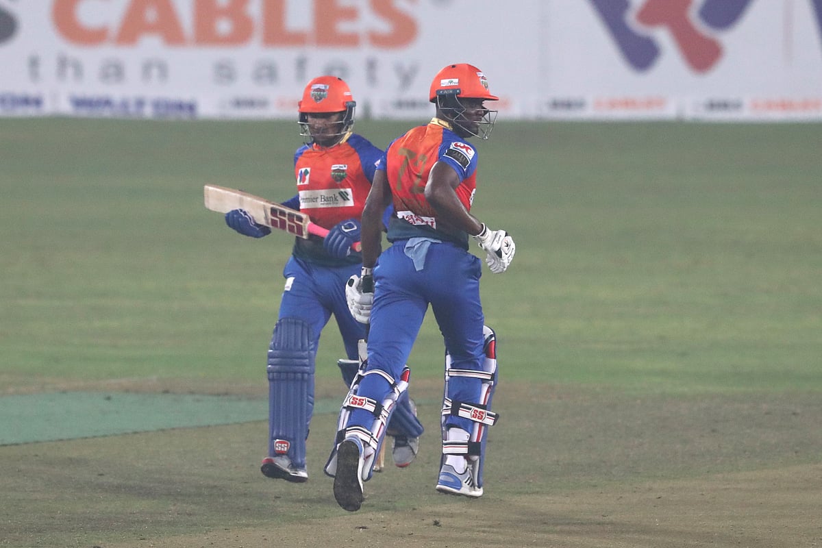 রনি ও ফ্লেচারের ৭২ রানের জুটি খুলনার কাজ সহজ করে দিয়েছে