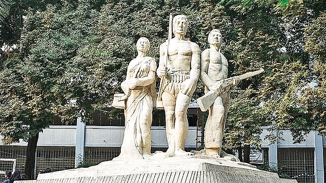 অপরাজেয় বাংলা, ঢাকা বিশ্ববিদ্যালয়