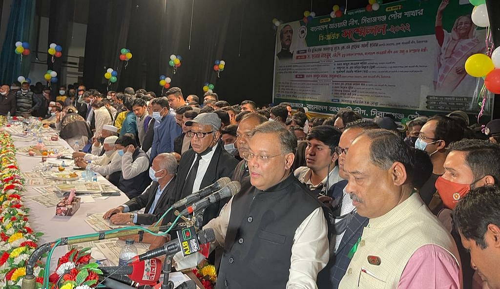 সিরাজগঞ্জ শহরের এম মনসুর আলী অডিটরিয়ামে আজ রোববার দুপুরে সিরাজগঞ্জ পৌর আওয়ামী লীগের ত্রিবার্ষিক সম্মেলনে প্রধান অতিথি হিসেবে উপস্থিত ছিলেন তথ্যমন্ত্রী হাছান মাহমুদ