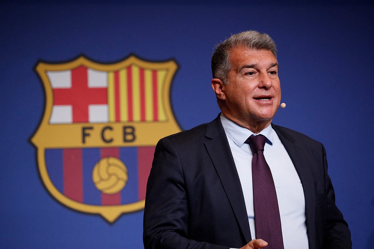 বার্সেলোনার সভাপতি হোয়ান লাপোর্তাকে ধুয়ে দিলেন রিয়াল মাদ্রিদের সাবেক ফুটবলার রাফায়েল ফন ডার ভার্ট