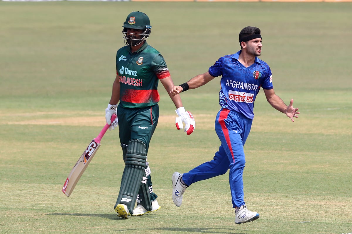 আজও ফারুকির বলে আউট হন তামিম। বোল্ড হওয়ার পর