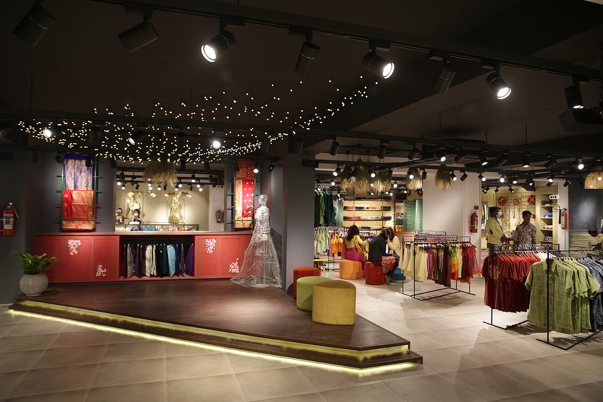 নতুন পোশাকের সম্ভার পাওয়া যাবে দেশালের ফ্ল্যাগশিপ স্টোরে