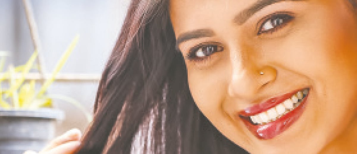 সুন্দর হাসি নির্ভর করে সুস্থ ও সুন্দর দাঁতের ওপর। মডেল: তানহা