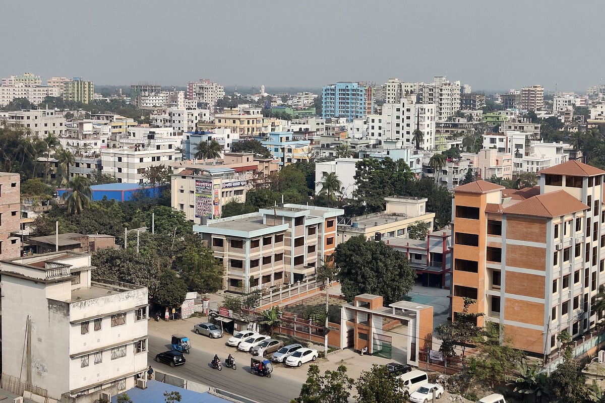 কুষ্টিয়া শহরে গড়ে উঠছে বহুতল ভবন