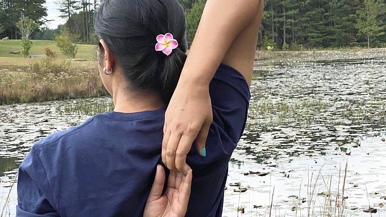 Osiyolik ayolning sikishini tomosha qiling