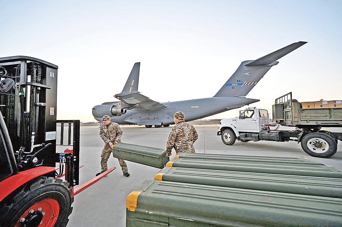 ইউক্রেন যে প্রতিরোধযুদ্ধ শুরু করেছে, তাতে সামরিক সহায়তা দিচ্ছে যুক্তরাষ্ট্র