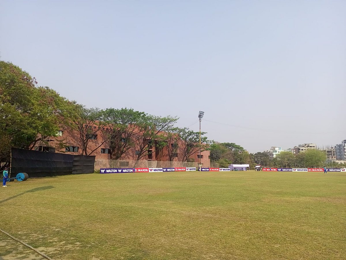 ছবির মতো সুন্দর ইউল্যাব মাঠ