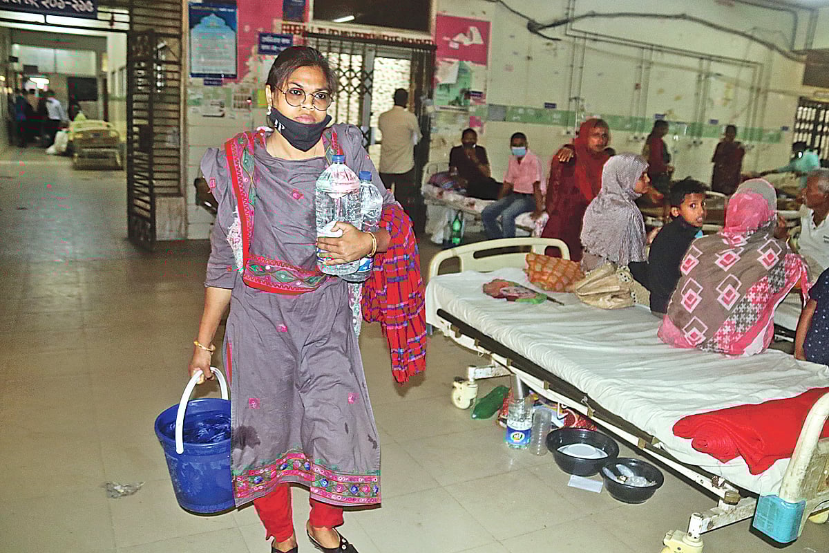 রংপুর মেডিকেল কলেজ হাসপাতালের বর্ধিত অংশের কয়েকটি ওয়ার্ডে পানি সরবরাহ নেই চার দিন ধরে