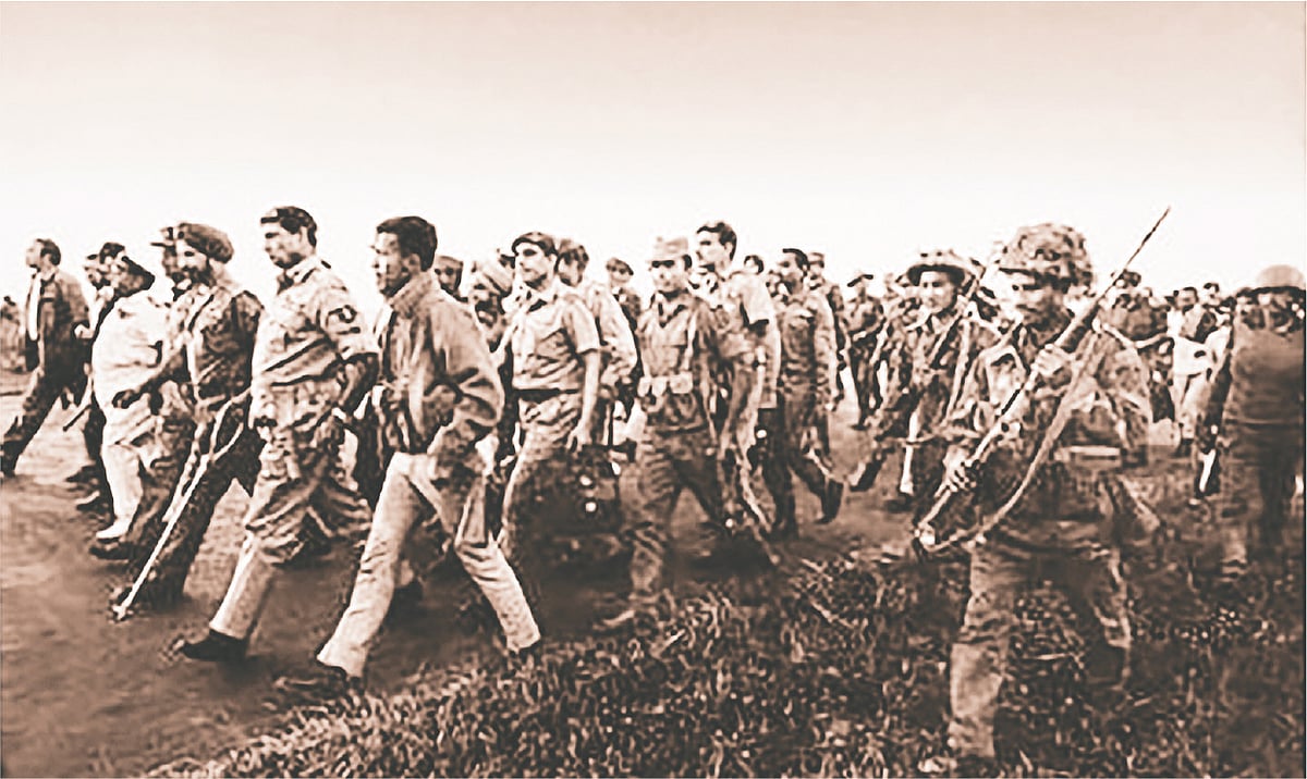 েলফটেন্যান্ট জেনারেল নিয়াজির আত্মসমর্পণের আগমুহূর্ত, ১৬ ডিসেম্বর ১৯৭১