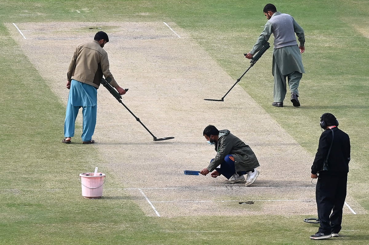 পিচ নাকি মহাসড়ক?