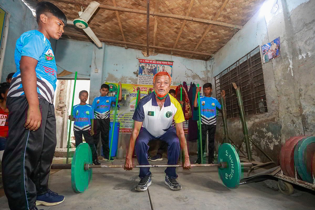 এই বয়সেও মাঝে মধ্যে ভারোত্তোলনের ইচ্ছা হয় তাঁর