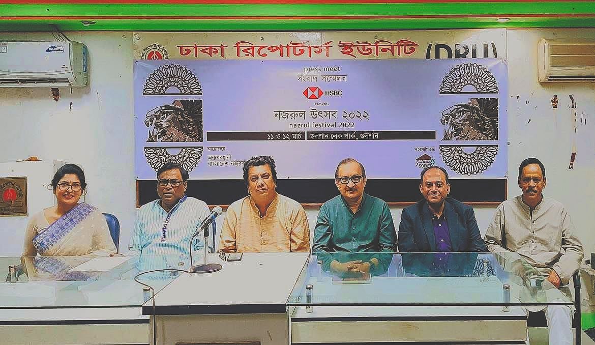 ঢাকা রিপোর্টার্স ইউনিটির সাগর-রুনি মিলনায়তনে আয়োজিত এক সংবাদ সম্মেলনে লিখিত বক্তব্যে উৎসবের আহ্বায়ক খায়রুল আনাম শাকিল