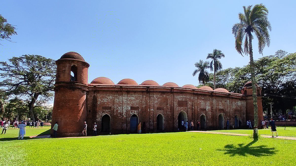 বিশ্ব ঐতিহ্য মসজিদের শহর বাগেরহাটের অন্যতম স্থাপত্য ষাটগম্বুজ মসজিদ