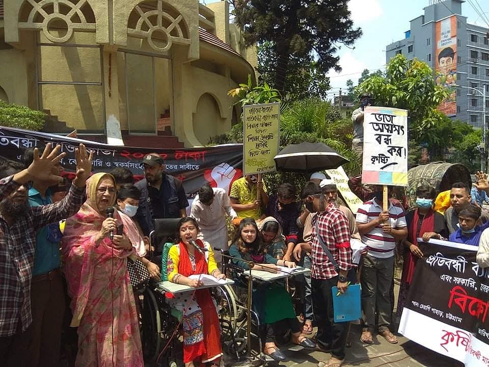 চট্টগ্রাম নগরের চেরাগী পাহাড়ের মোড়ে সমাবেশের আয়োজন করা হয়