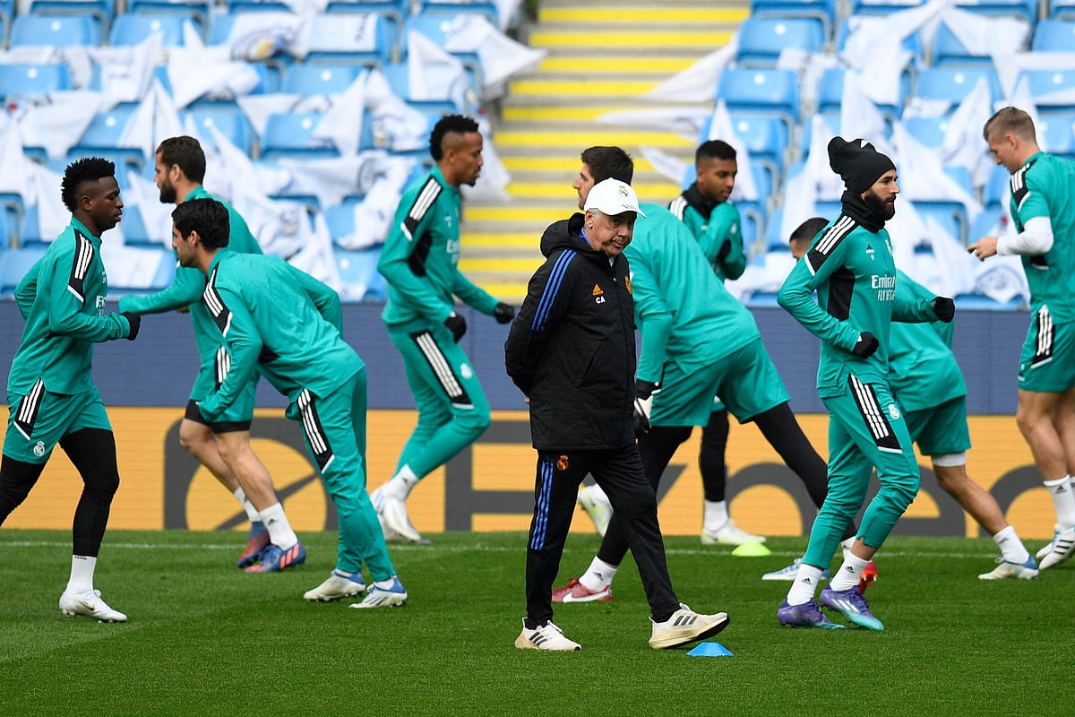 রিয়ালের অনুশীলনে কোচ কার্লে আনচেলত্তি। একাদশ গড়া নিয়ে মাথা ঘামাতে হবে তাঁকে