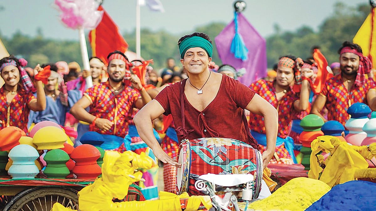 ঈদের ছবি গলুইয়ে অভিনয় করেছেন শাকিব খান