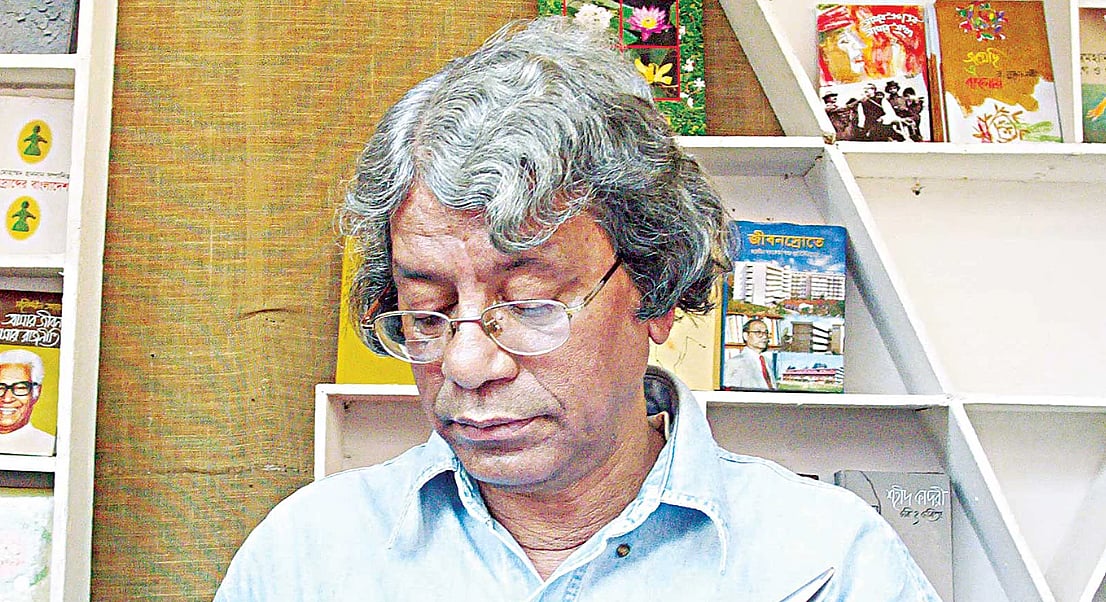 হুমায়ুন আজাদ হত্যা মামলার রায় ঘোষণার পর তাঁর মেয়ে মেয়ে মৌলি আজাদ বলেছেন, অনেক বছর পর রায় হলো। আমরা চাই এ রায়ের বাস্তবায়ন হোক।