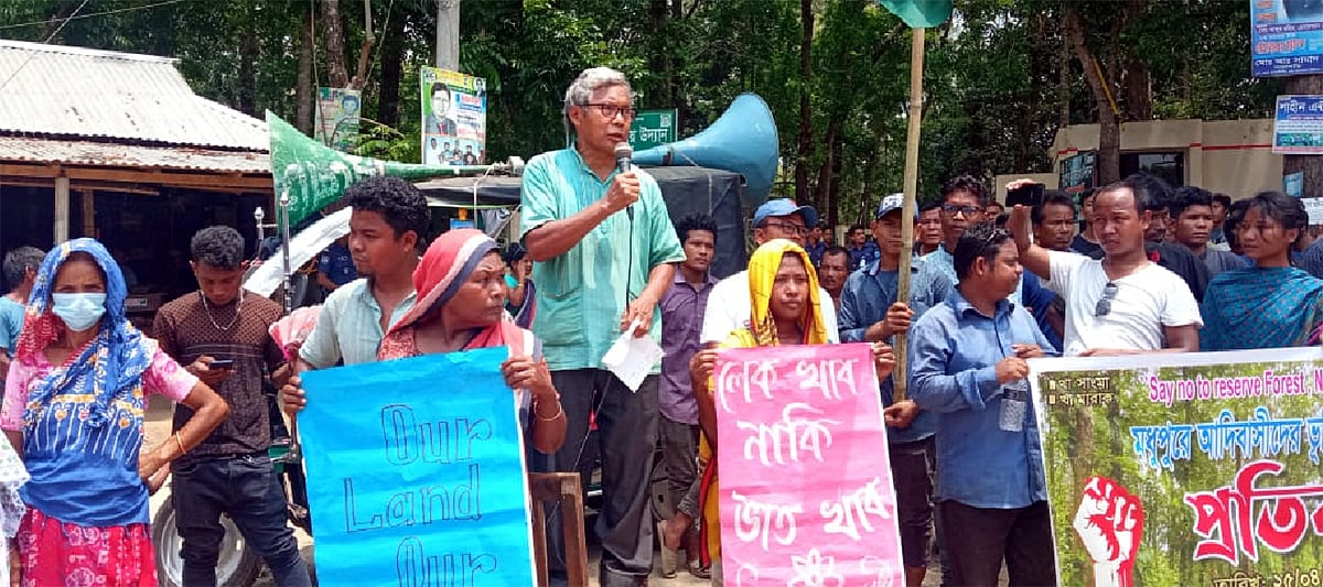 টাঙ্গাইলের মধুপুরে ক্ষুদ্র জাতিগোষ্ঠীর জমিতে লেক খননের প্রতিবাদে ‘সম্মিলিত আদিবাসী জনতা’র ব্যানারে সমাবেশ। এ আন্দোলন গড়ে ওঠে ২০২২ সালে।