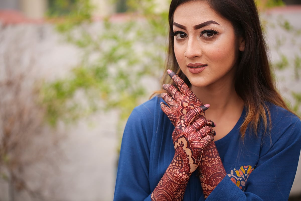 মেহেদির নকশায় প্রকাশ পায় উৎসবের আনন্দ