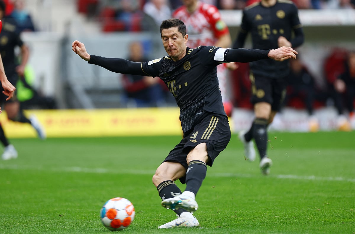 লেভানডফস্কির গোলও কাল বায়ার্নকে ম্যাচে ফেরাতে পারেনি