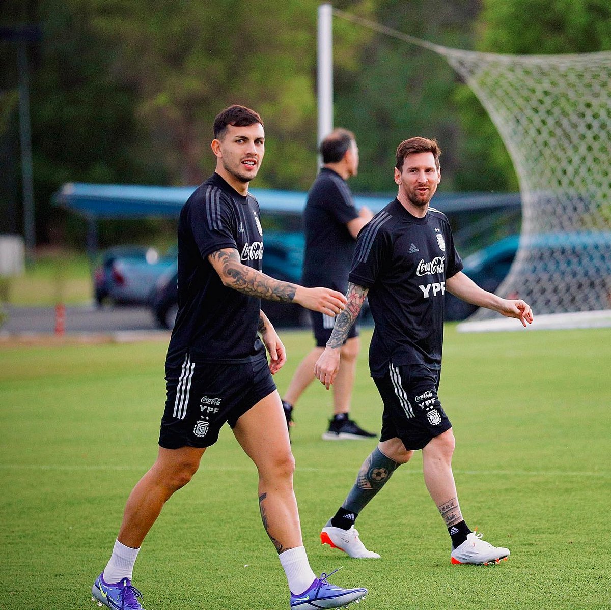 আর্জেন্টিনার অনুশীলনে মেসির সঙ্গে পারেদেস