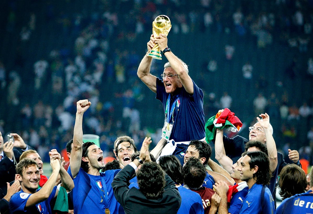 ফাইনালে উঠে চ্যাম্পিয়নও হয়েছিল ইতালি। কোচ মার্সেলো লিপ্পির হাতে বিশ্বকাপ