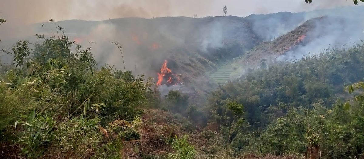 গত ২৬ এপ্রিল লামা উপজেলার সরই ইউনিয়নের লাংকমপাড়া, জয়চন্দ্রপাড়া ও রেংয়েনপাড়ার জুমচাষের প্রাকৃতিক বনাঞ্চল, ফলদ-বনজ বাগান ও ধানের জমি পুড়িয়ে দেওয়া হয়