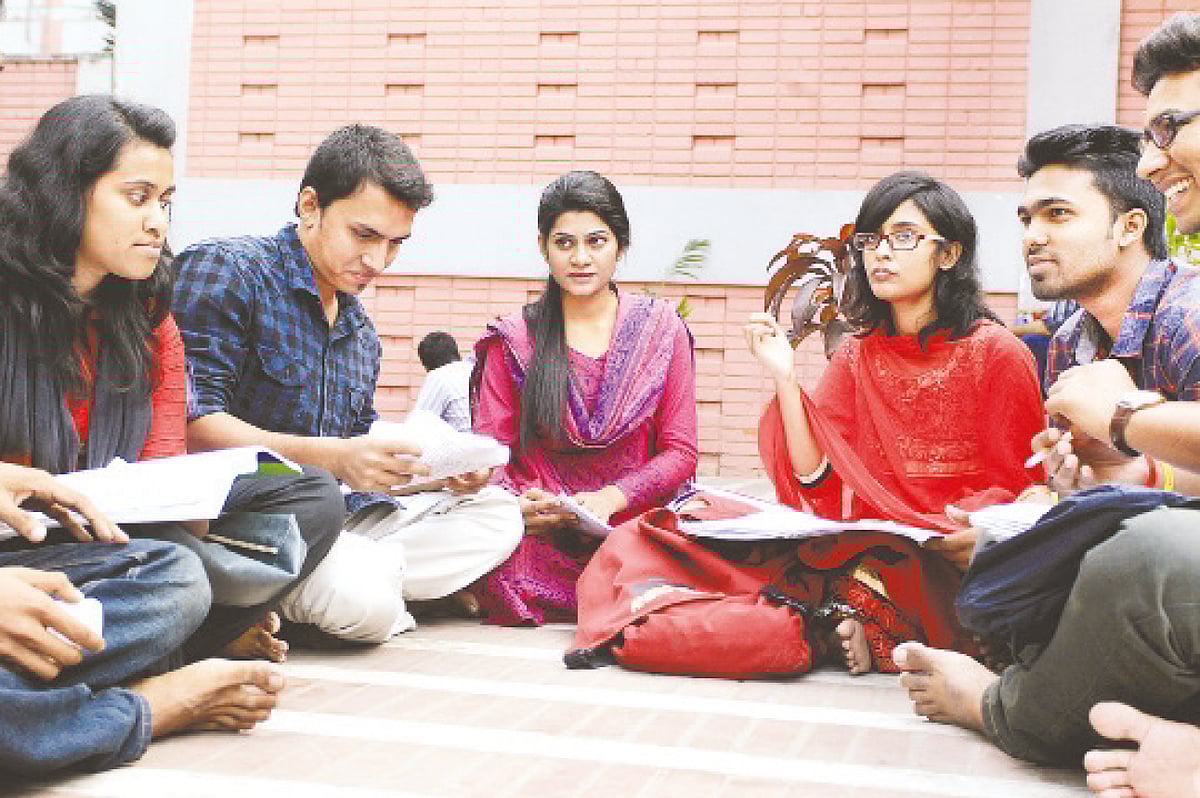 বিসিএসের জন্য অনেকে পড়াশোনা করেন দল বেঁধে